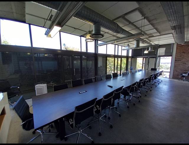 396M² OFFICE TO LET IN BRYANSTON
